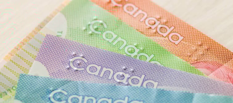 Fanning out Canadian bills